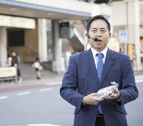 写真:大井町にてインカム街頭演説